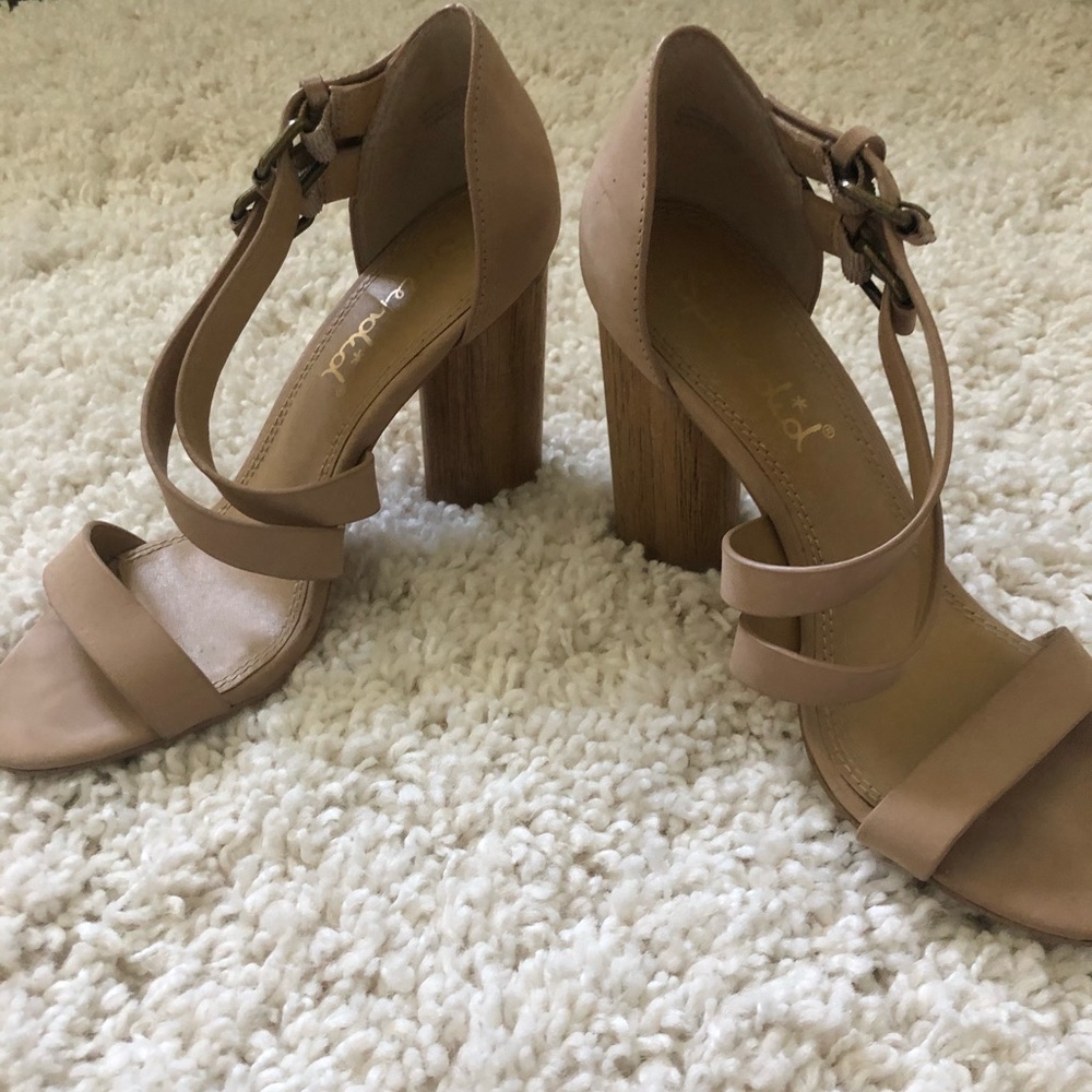 Splendid Nude heels